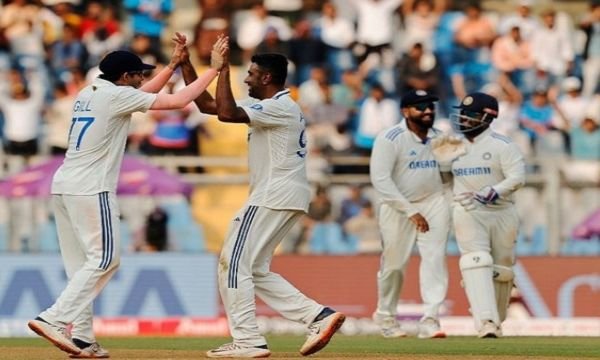 IND vs NZ: न्यूजीलैंड ने अपनी बढ़त को 143 रनों तक पहुंचाया, भारत की चुनौती बनी जारी !