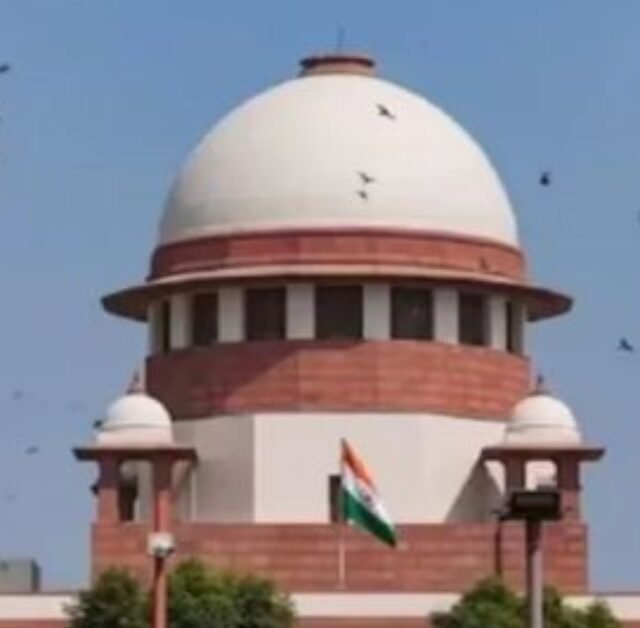 SUPREME COURT: उत्तर प्रदेश में मंदिर प्रशासन लाभकारी कानूनी लड़ाइयों में बदल रहा है