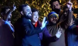 DELHI में सत्ता परिवर्तन: AAP की हार के बीच आतिशी की जीत सुर्खियों में 2025 !