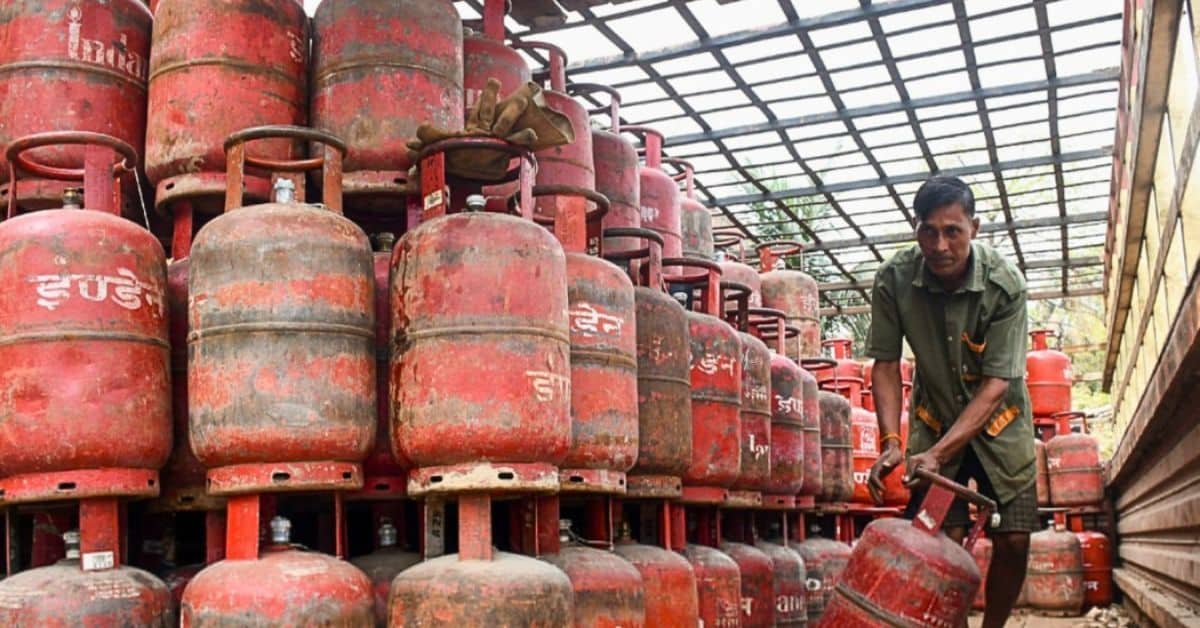 LPG Gas Crisis India: рдорд┐рдбрд┐рд▓-рдИрд╕реНрдЯ рддрдирд╛рд╡ рд╕реЗ рднрд╛рд░рдд рдореЗрдВ рдЧреИрд╕ рд╕рдВрдХрдЯ