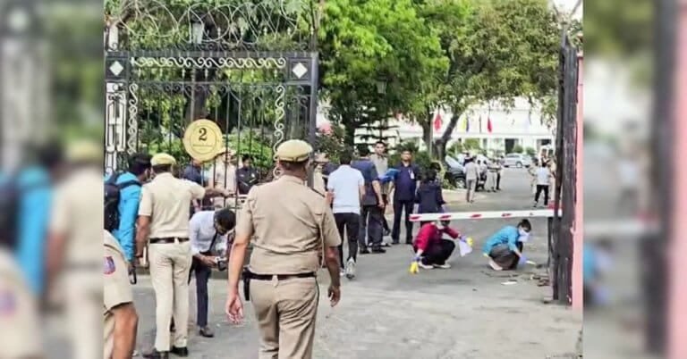 Delhi Assembly Security Breach: दिल्ली में बड़ी चूक