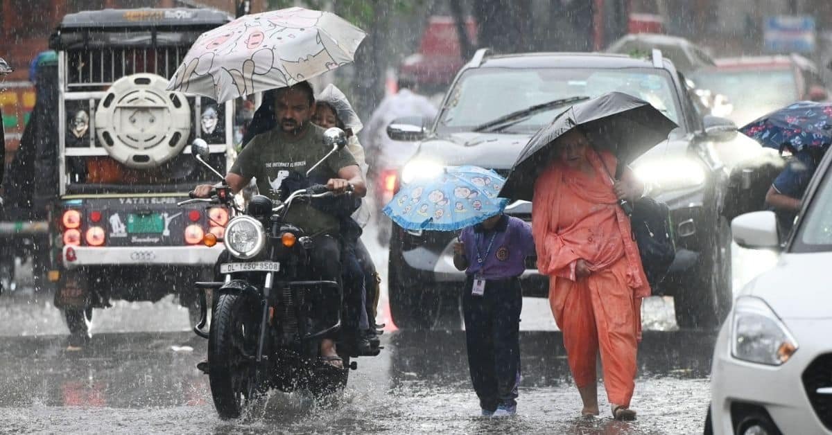Delhi Rain Thunderstorm: NCR में बारिश से राहत, अलर्ट जारी