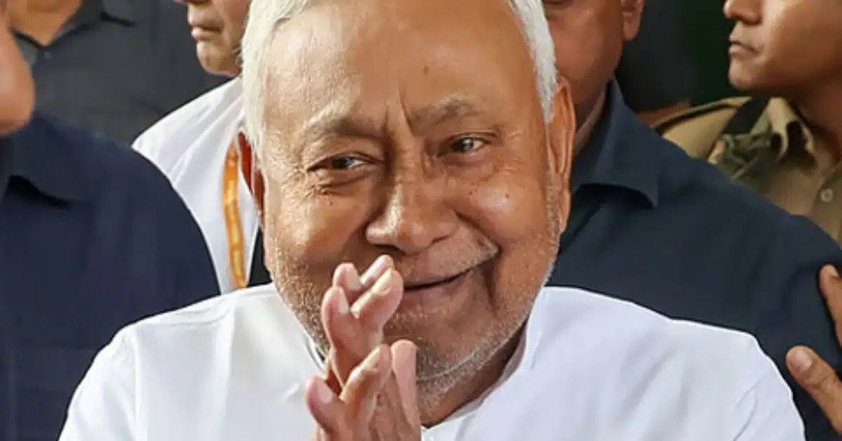 Nitish Kumar Resigns news hindi.jpg