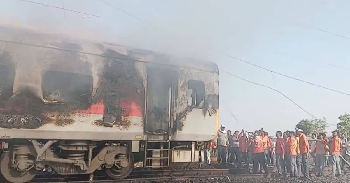Fire Breaks Out in Rajdhani Express: रतलाम में बड़ा हादसा