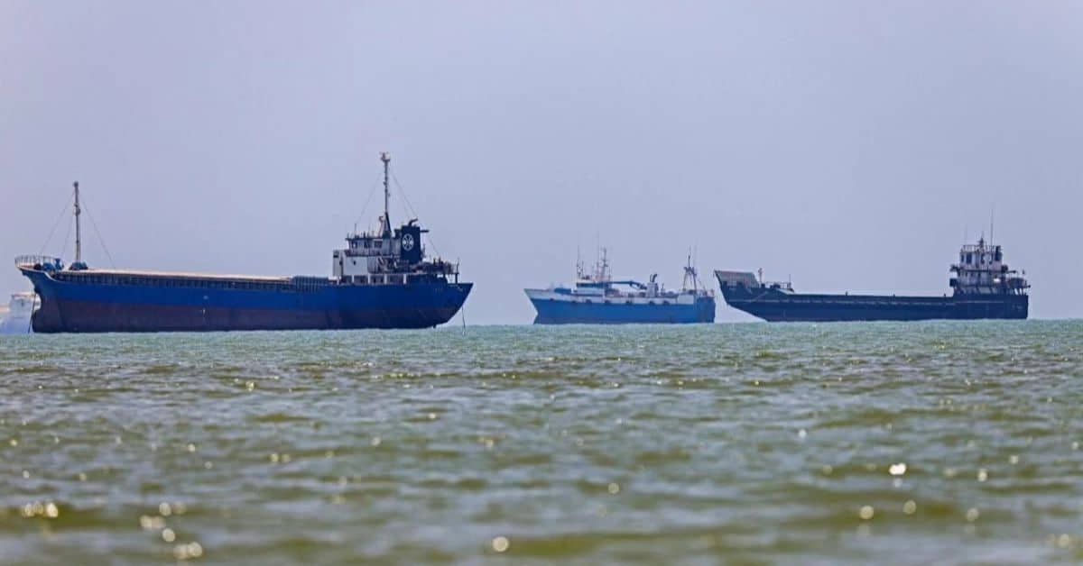 Hormuz Ship Crossings