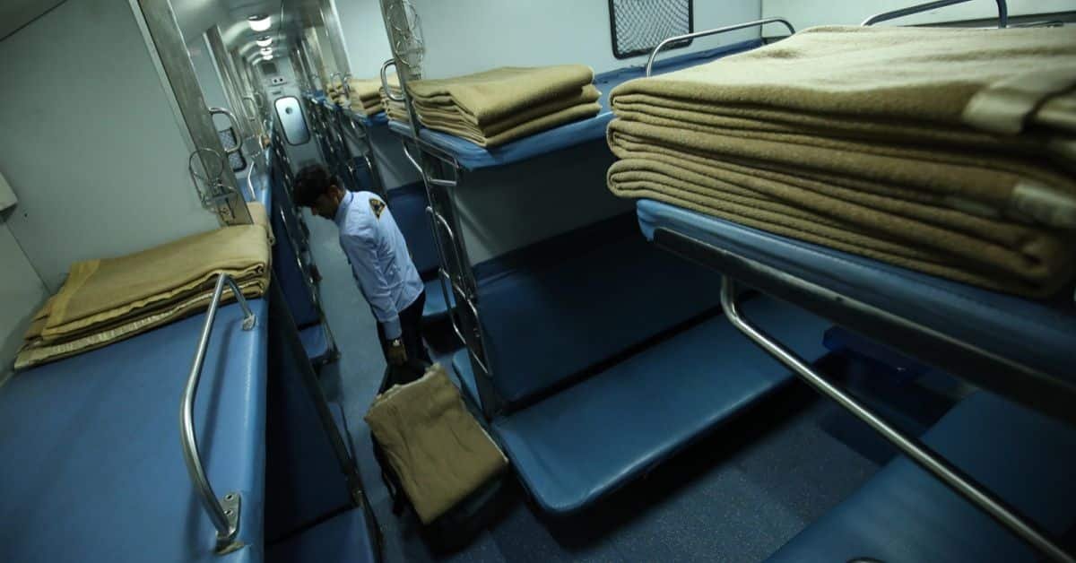 Linen Stolen from AC Coaches: रेलवे में 1.27 करोड़ चादरों की चोरी