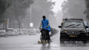 Delhi on Red Alert: भारी बारिश पर 5 बड़े अपडेट