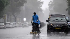 Delhi on Red Alert: भारी बारिश पर 5 बड़े अपडेट