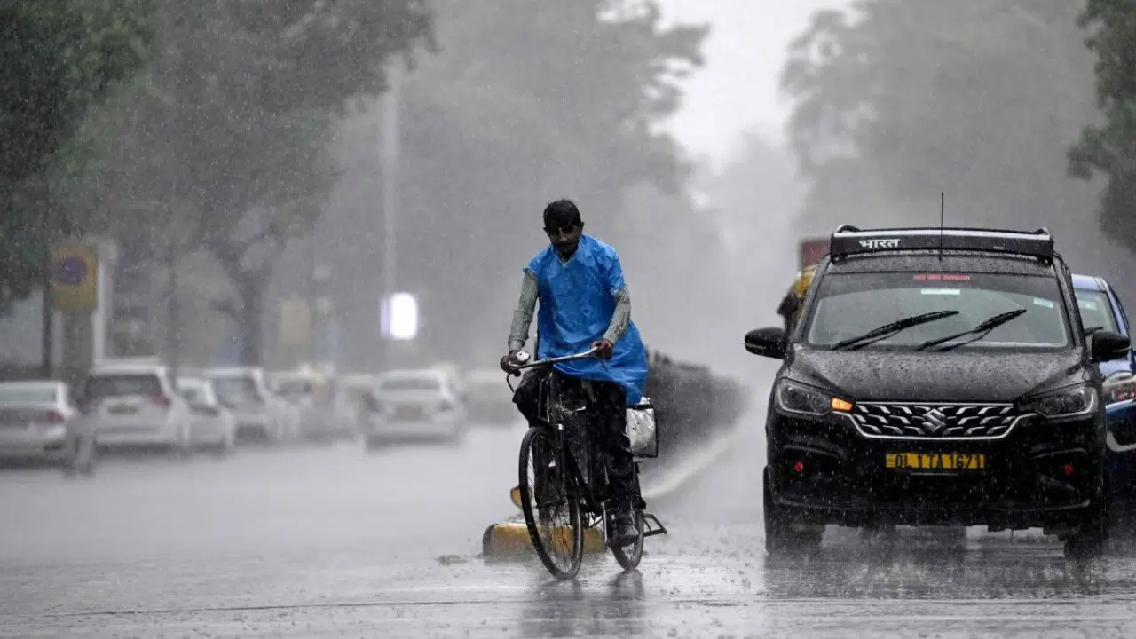 Delhi on Red Alert: भारी बारिश पर 5 बड़े अपडेट Delhi on Red Alert: भारी बारिश पर 5 बड़े अपडेट