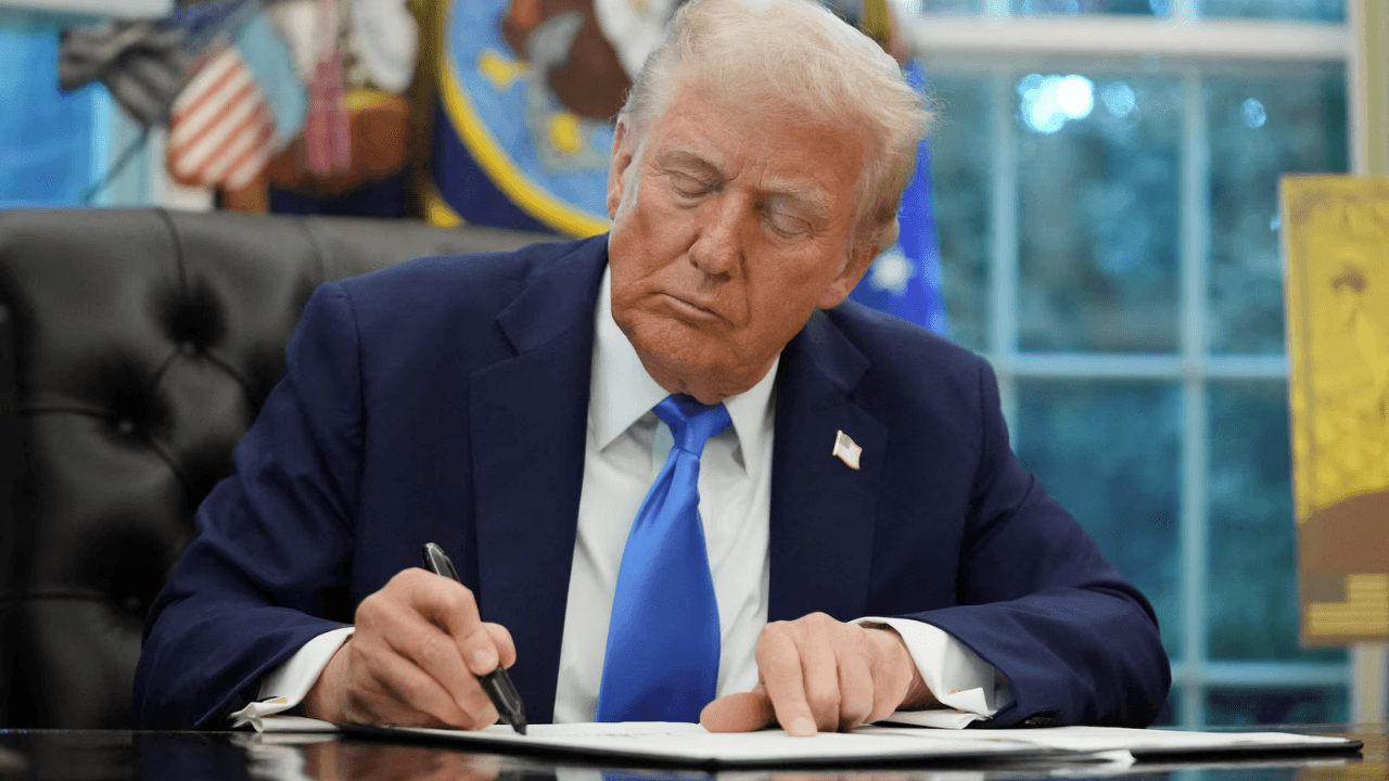 Trump administration visa policy: इमिग्रेंट वीजा रोका, बड़ा झटका