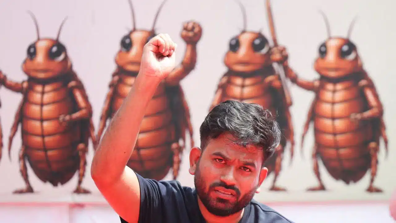 Cockroach Movement: चुनाव आयुक्त पर बड़ा संकट?