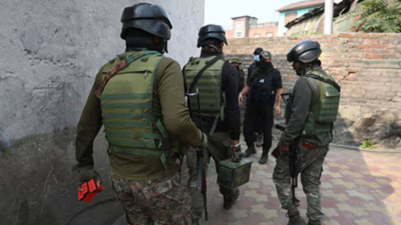 Lashkar Terrorist Gunned Down: जम्मू-कश्मीर में बड़ी सफलता! Lashkar Terrorist Gunned Down: जम्मू-कश्मीर में बड़ी सफलता!