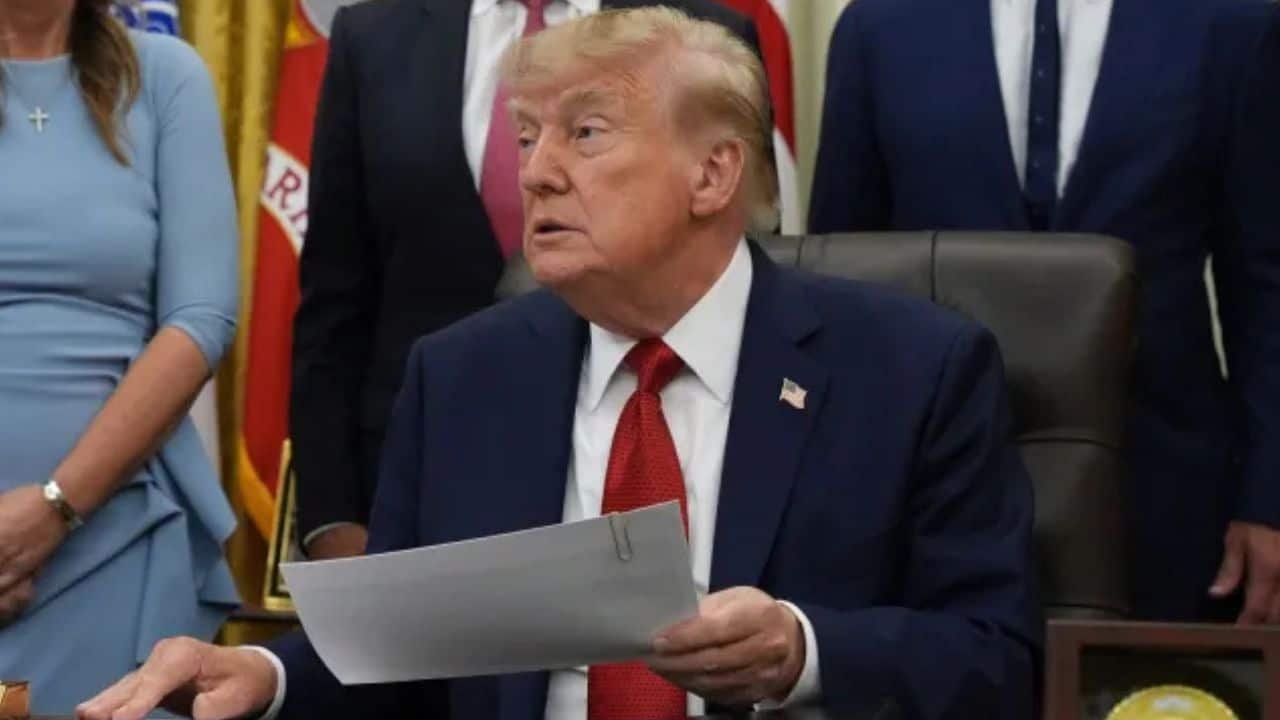 Trump Signs Russia Sanctions Bill: भारत के लिए 5 बड़े मौके Trump Signs Russia Sanctions Bill: भारत के लिए 5 बड़े मौके