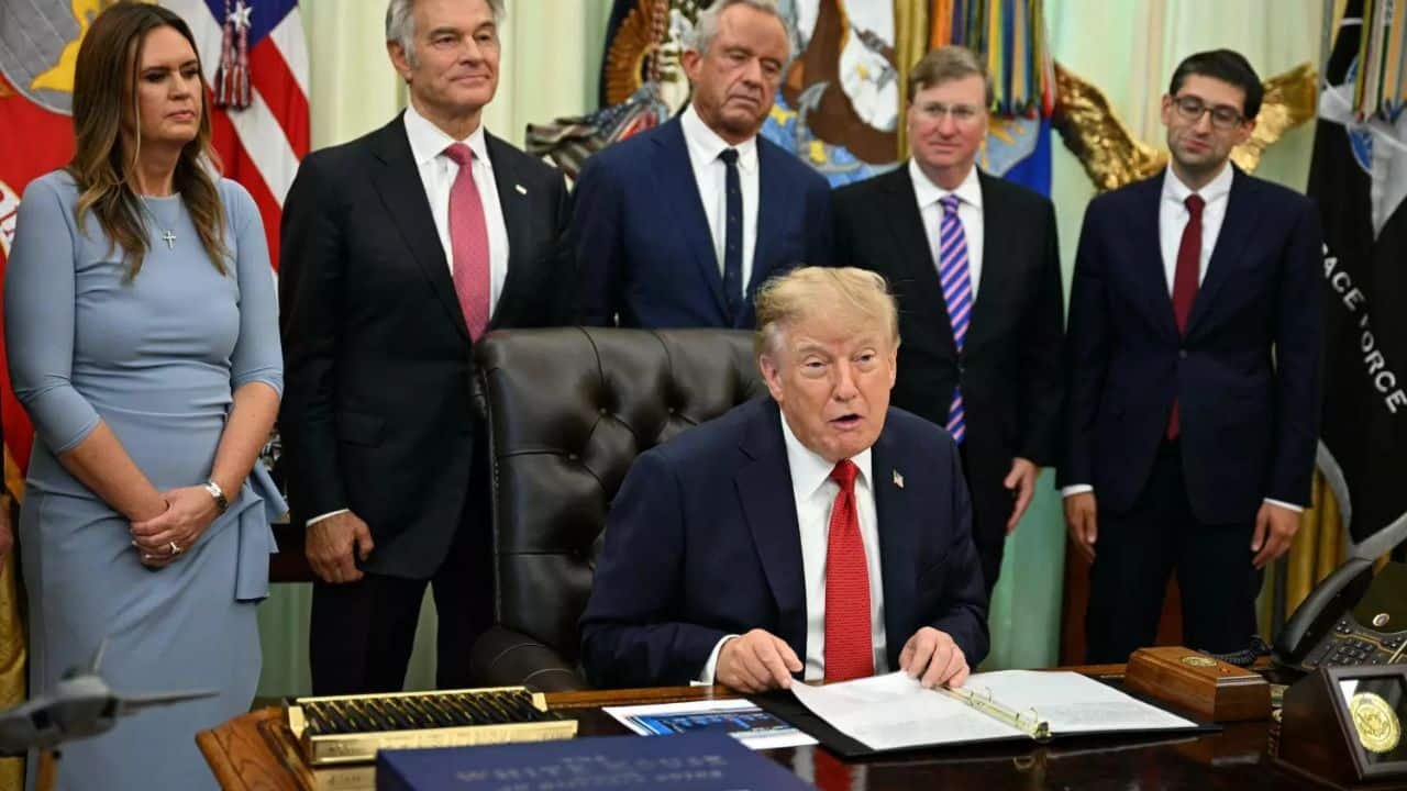 Trump Signs Russia Sanctions Bill: 5 बड़ी राहत की बातें Trump Signs Russia Sanctions Bill: 5 बड़ी राहत की बातें