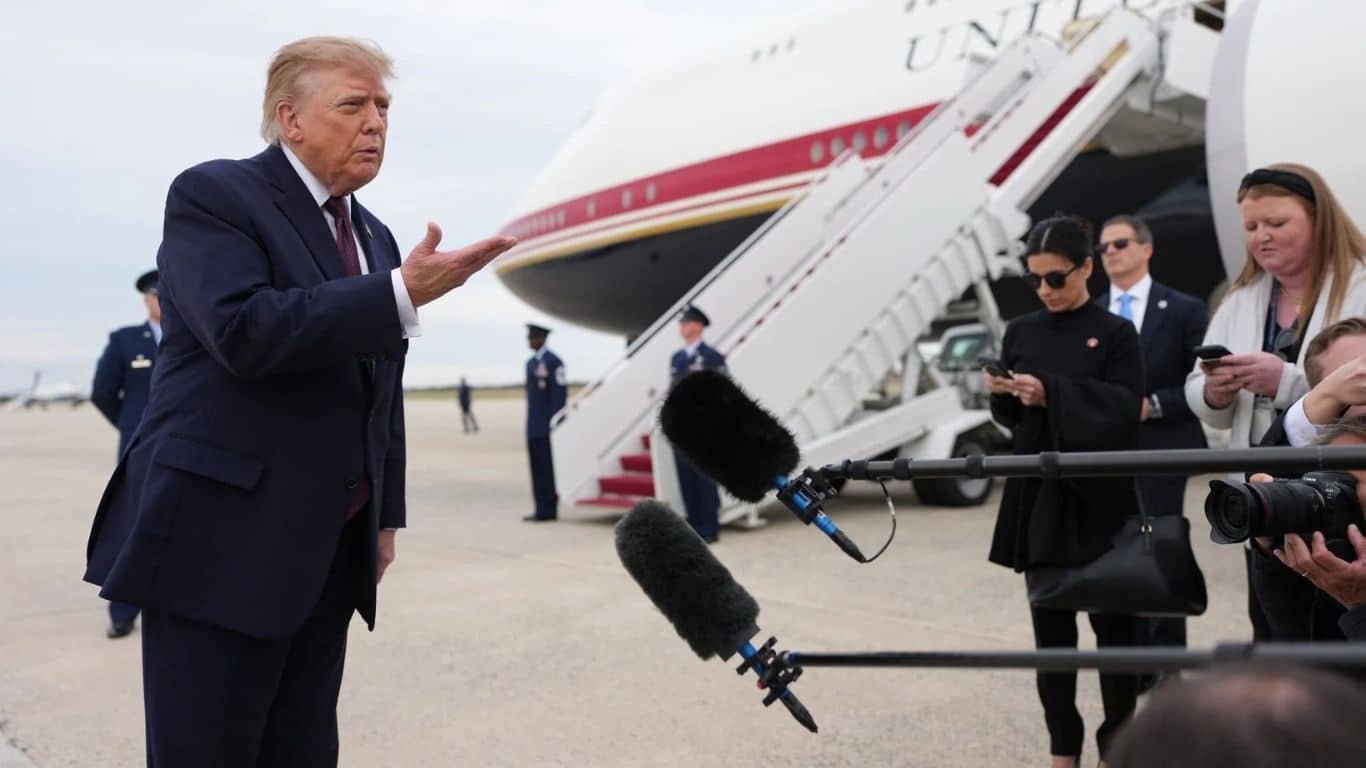 Top US Commander Briefs Trump: ईरान पर रणनीति और बड़ा अपडेट